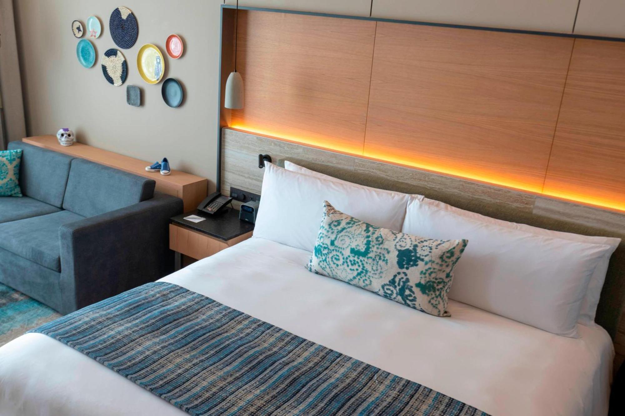Renaissance Cancun Resort & Marina Exterior foto A bedroom at the hotel